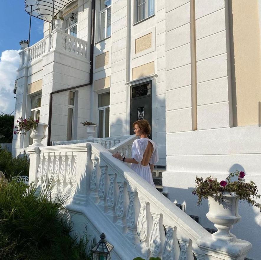 Бутик-Отель Белый Дом Балерины Sukhumi Exterior foto